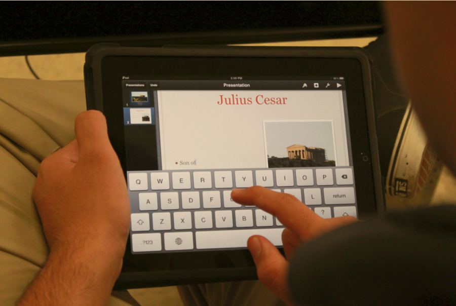 Students+find+convenience+in+iPads+for+school