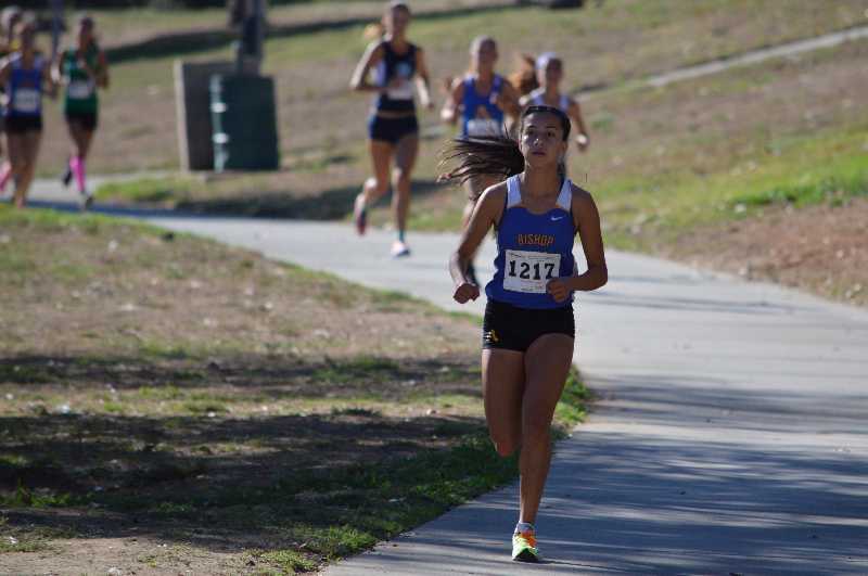 Three+girls+finish+in+top+10+at+Santa+Clarita+Invitational