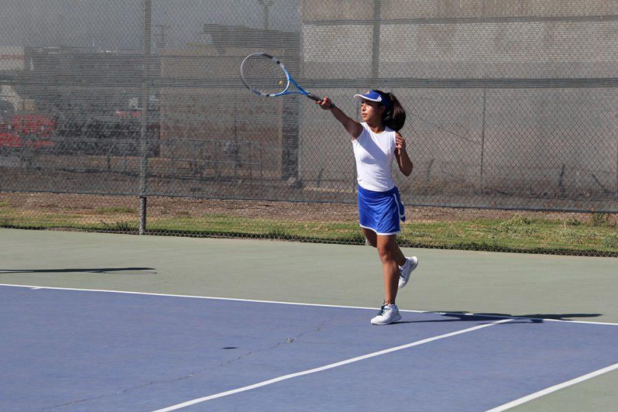 Catalina Venegas serves the ball.