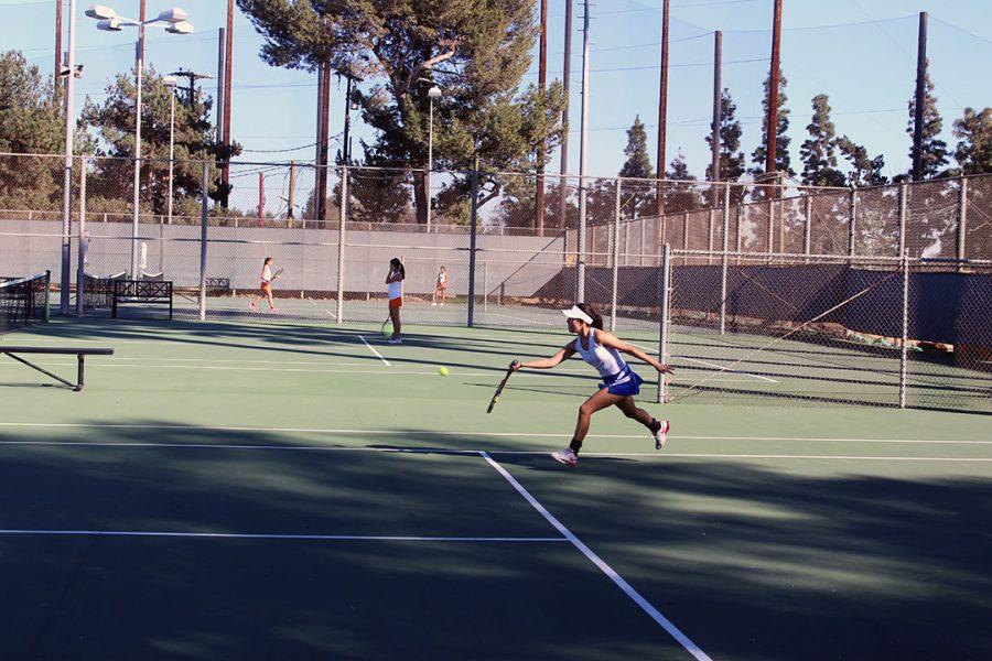 Iliana Herrera returns the forehand.