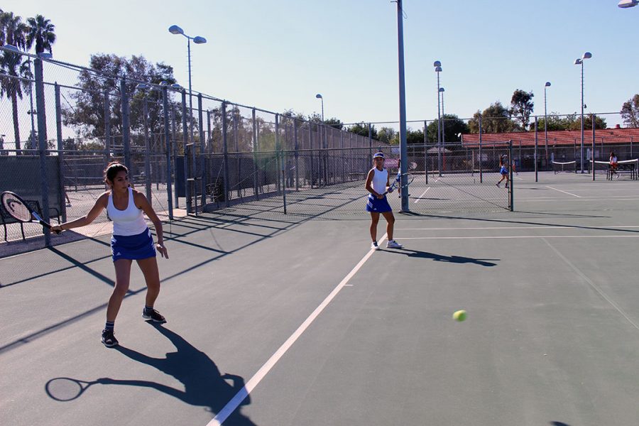 Annaliesse Galaviz prepares to return the forehand.