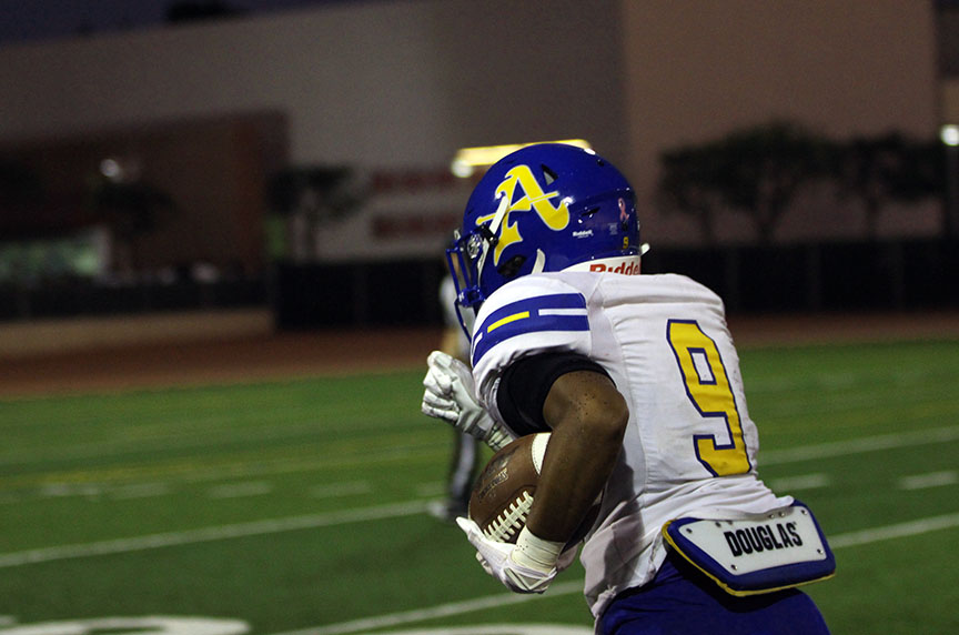 CB/RB Dyson McCutcheon running to the endzone. 