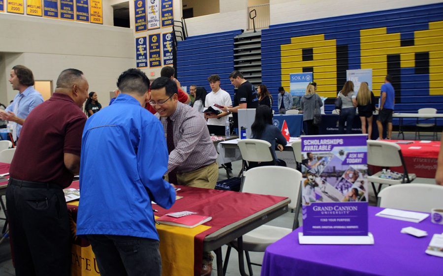 Student and parent talking to Arizona State University College adviser.