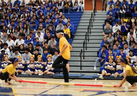 Keoni Paoner is showing how he can do his dance without looking