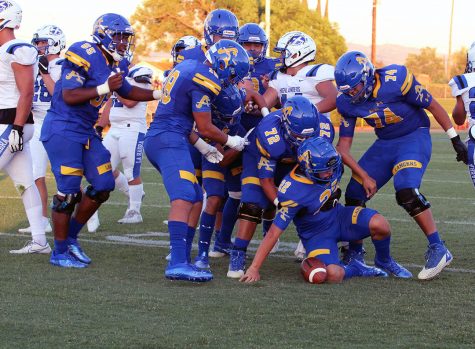 Bishop Amat thrashes La Habra in opening football game