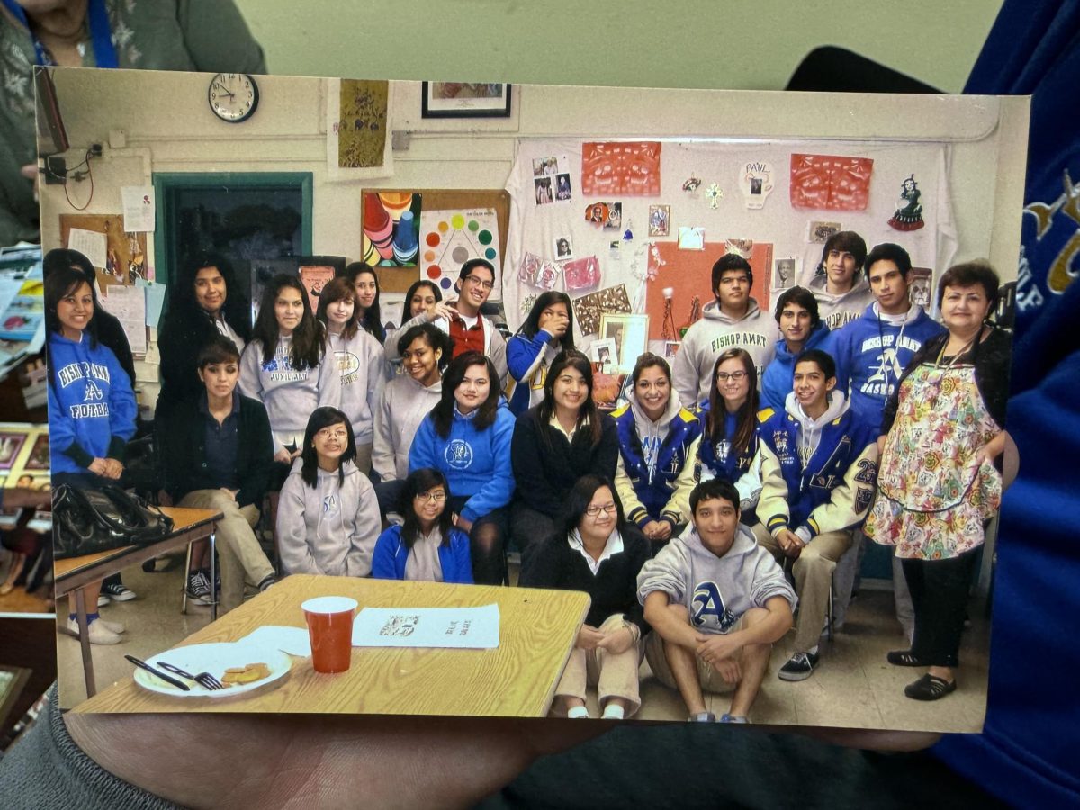 Mrs. Rita Fortner with a past art Class.